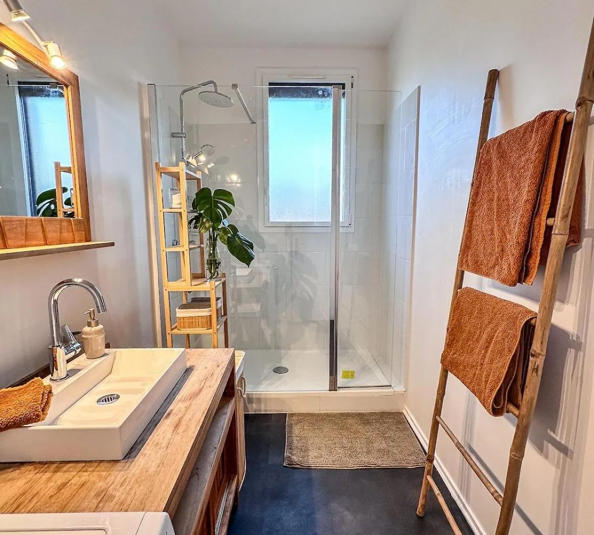 Parisian Nest - Panoramic Views - Free Parking Appartement Frankrijk