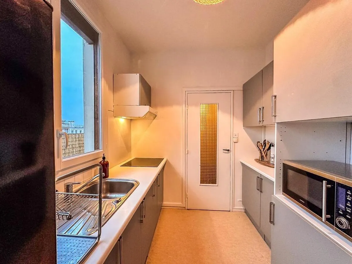 Parisian Nest - Panoramic Views - Free Parking Appartement  Parijs