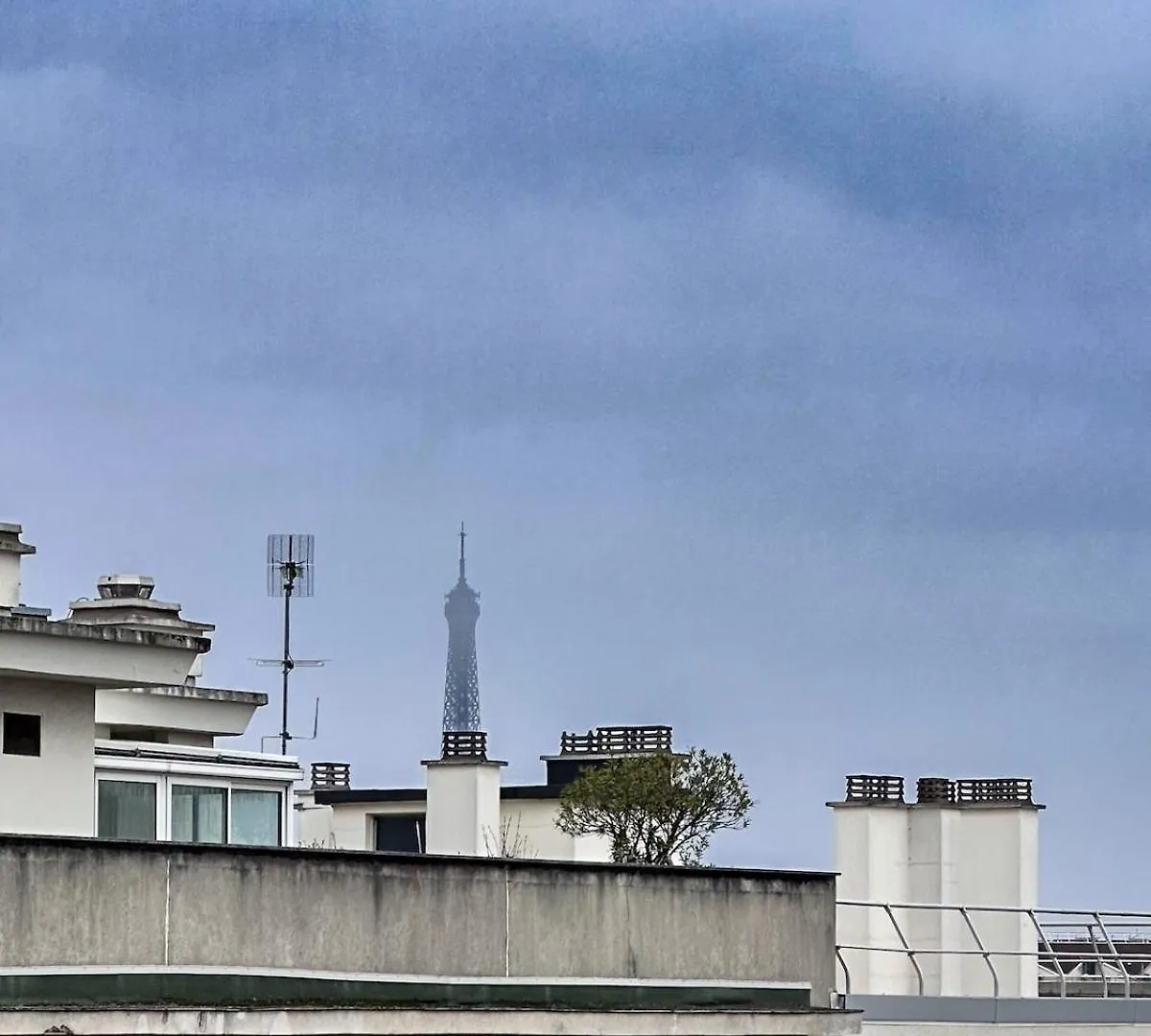 Parisian Nest - Panoramic Views - Free Parking Apartman